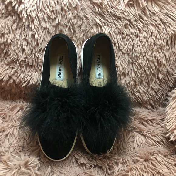 Steve Madden black slip on sneaker.The shoes are Perfect no tear or rips - Picture 2 of 5